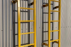 סולם פיברגלס קבוע